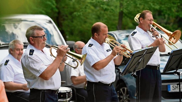 Polizeimusikkorps kann es auch in klein: Mini-Konzerte am Altersheim