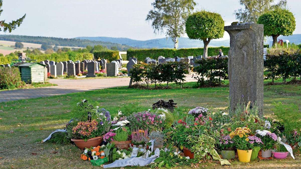 Bad Salzungen: Blumendiebe auf dem Friedhof - Polizeichef: Das ist eine absolute Sauerei