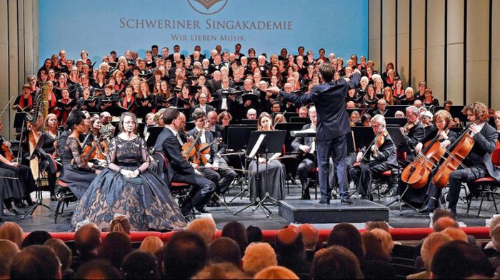 Mit Brahms' Requiem in Schwerin gefeiert