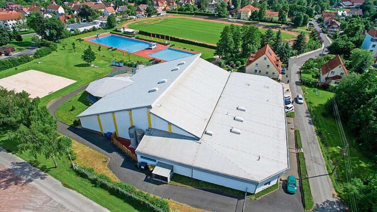 Hildburghausen: Schwimmhalle: Dachsanierung kann beginnen