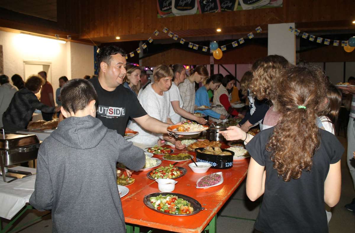 Zum Helferfest im Vachwerk gab es ein   Buffet  mit ukrainischen Spezialitäten. Foto: Stadt Vacha