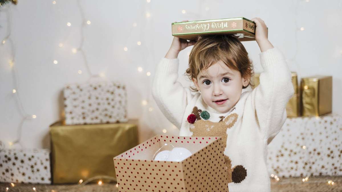Geschenketipps für Weihnachten: Darüber freuen sich kleine Kinder