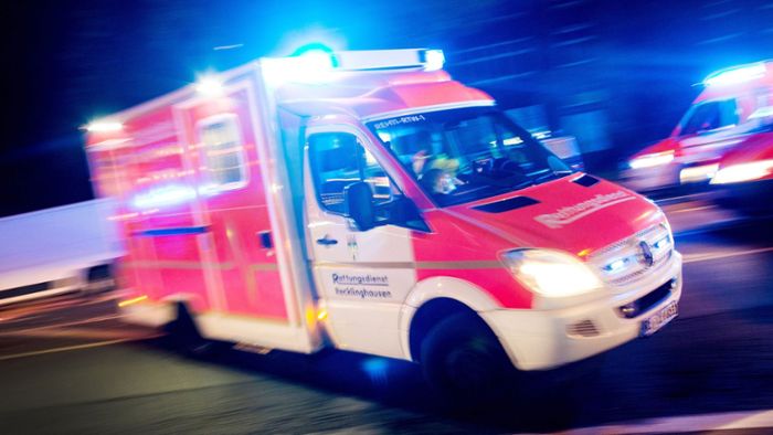 München: Mann stiehlt Rettungswagen – und baut drei Unfälle