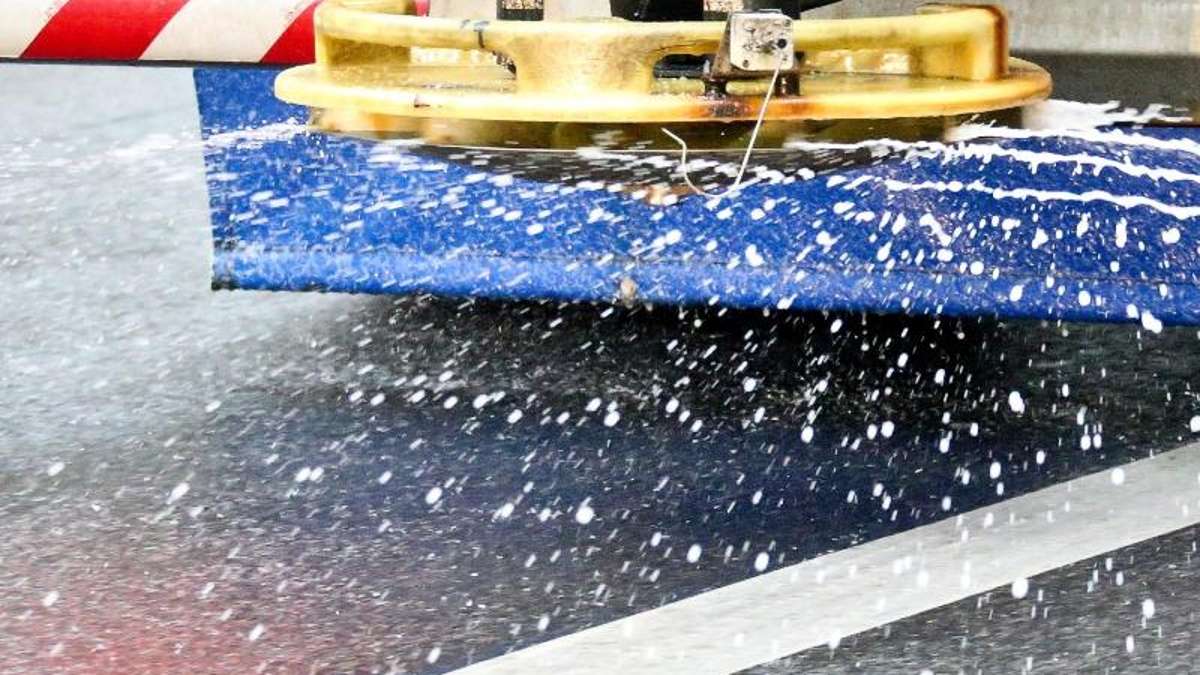 Thüringen: Schnee und Eis auf Straßen - Tausende Tonnen Streusalz verbraucht