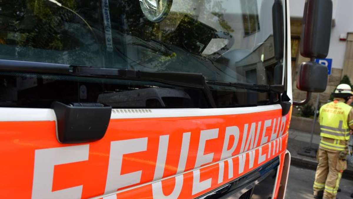 Thüringen: Drei Verletzte bei Maschinenbrand - hoher Schaden nach Scheunenbrand