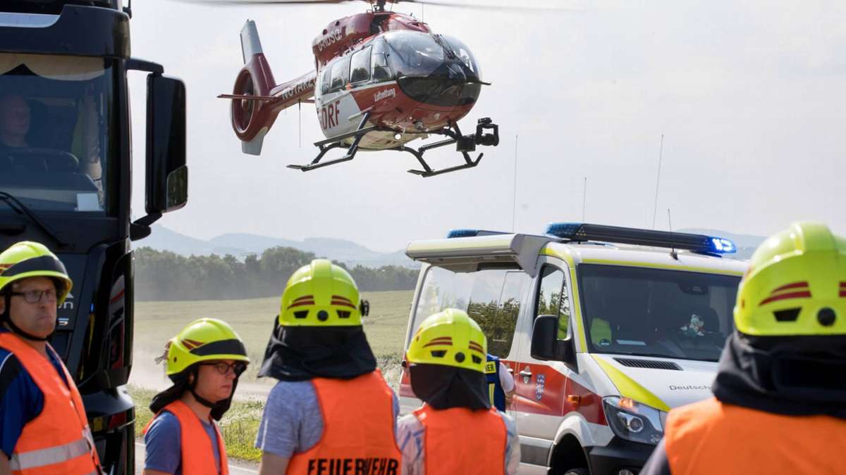 Thüringen: Crash im Gegenverkehr: Vier Kinder unter sieben Schwerverletzten