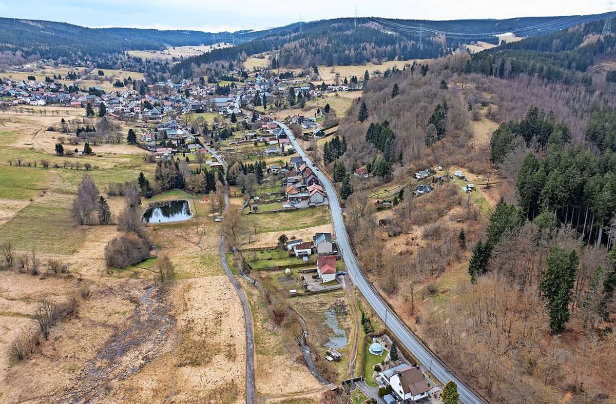 Die rund eineinhalb Kilometer lange Ortsdurchfahrt von Möhrenbach soll perspektivisch einen Fußweg bekommen. Foto: Steffen Ittig