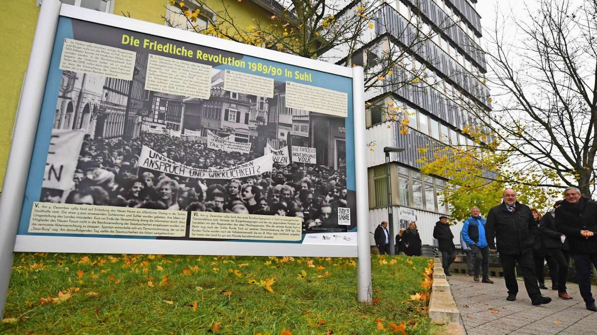 Erinnerungs-Tafeln enthüllt: Erinnerung: Sturm auf die Stasi-Burg