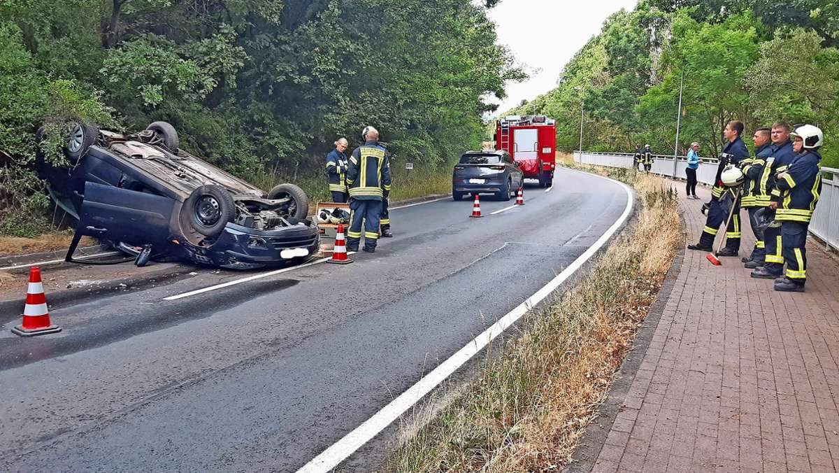 Unfall in Unterbreizbach: Fahrer bei Überschlag leicht verletzt