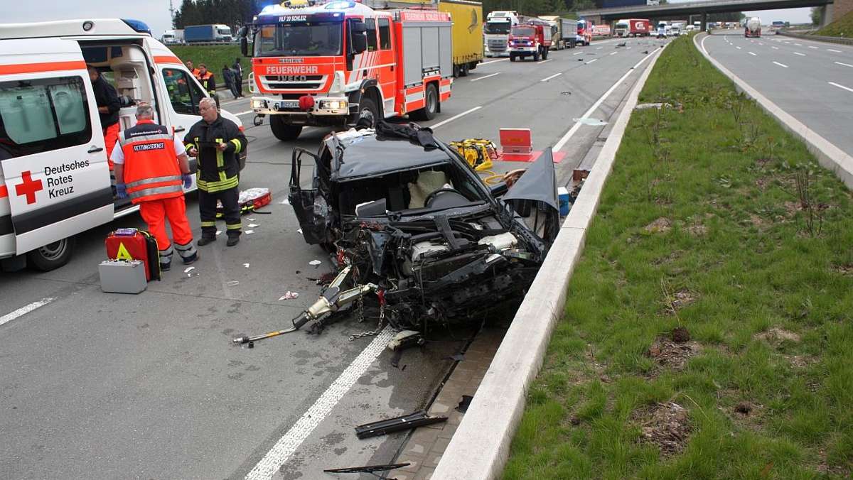 Thüringen: Pkw überschlägt sich auf Autobahn - Beifahrerin schwer verletzt