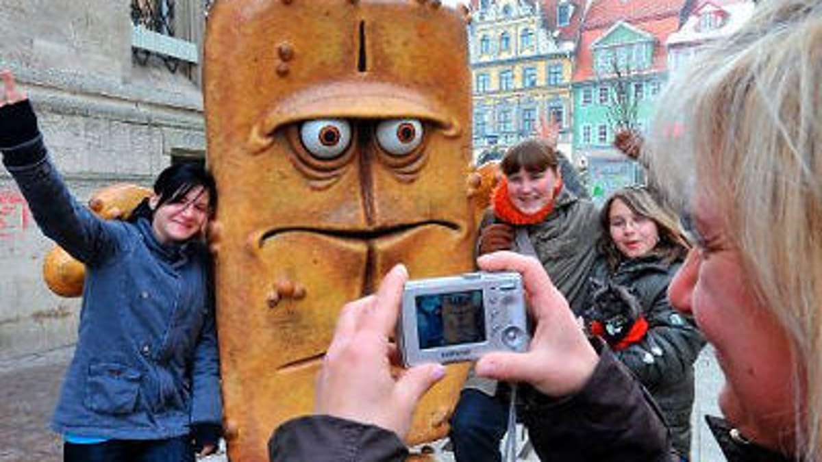 Thüringen: Bernd das Brot am Erfurter Rathaus gebührend empfangen