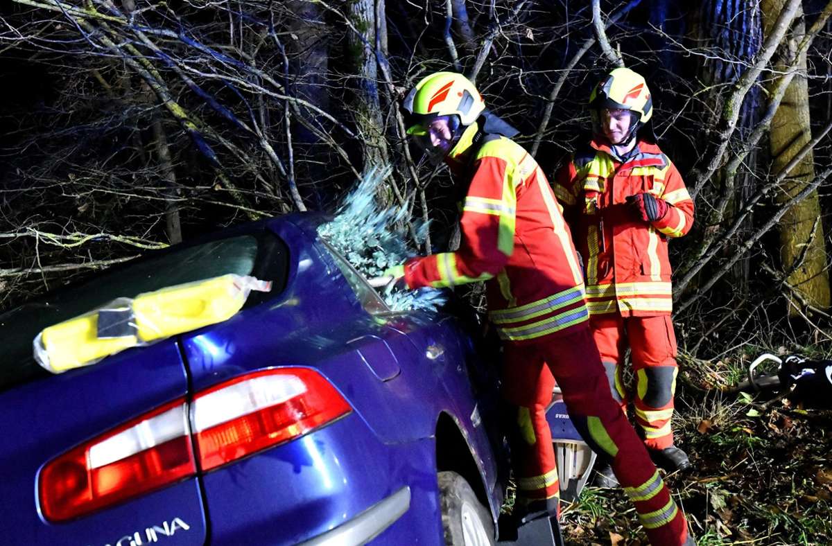 Feuerwehr-Übung: Rettung von Verletzten aus Autowracks - Hildburghausen -  inSüdthüringen