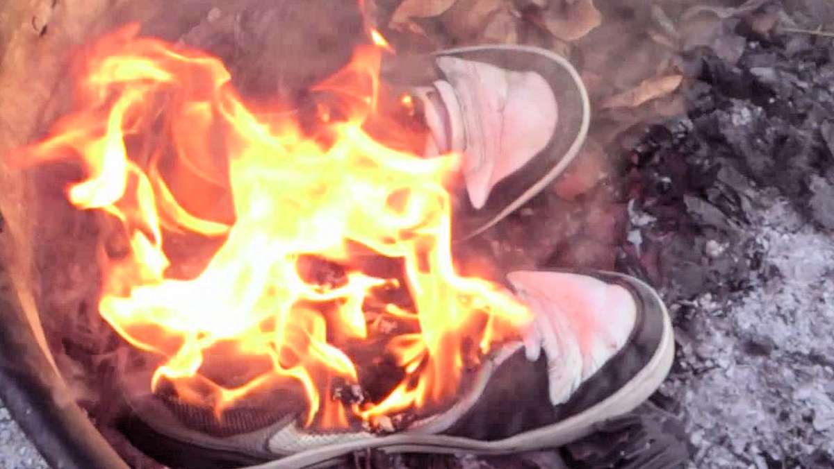 Thüringen: Mit Flambierbrenner Turnschuhe in Brand gesetzt