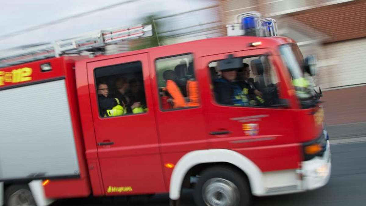 Ilmenau: Wohnhausbrand in Gehren: 18 Bewohner retten sich ins Freie