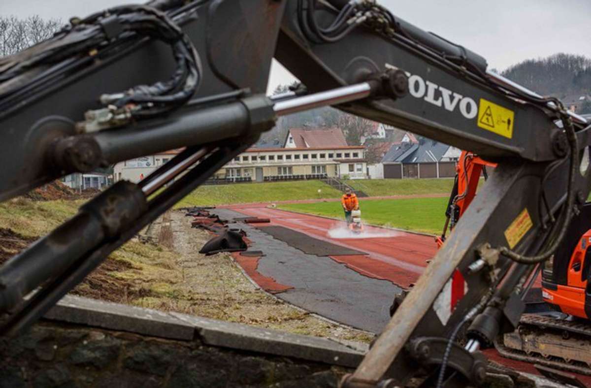 Der Umbau des Stadions ist eine der großen Baumaßnahmen der Stadt Schmalkalden. Foto: Sascha Willms
