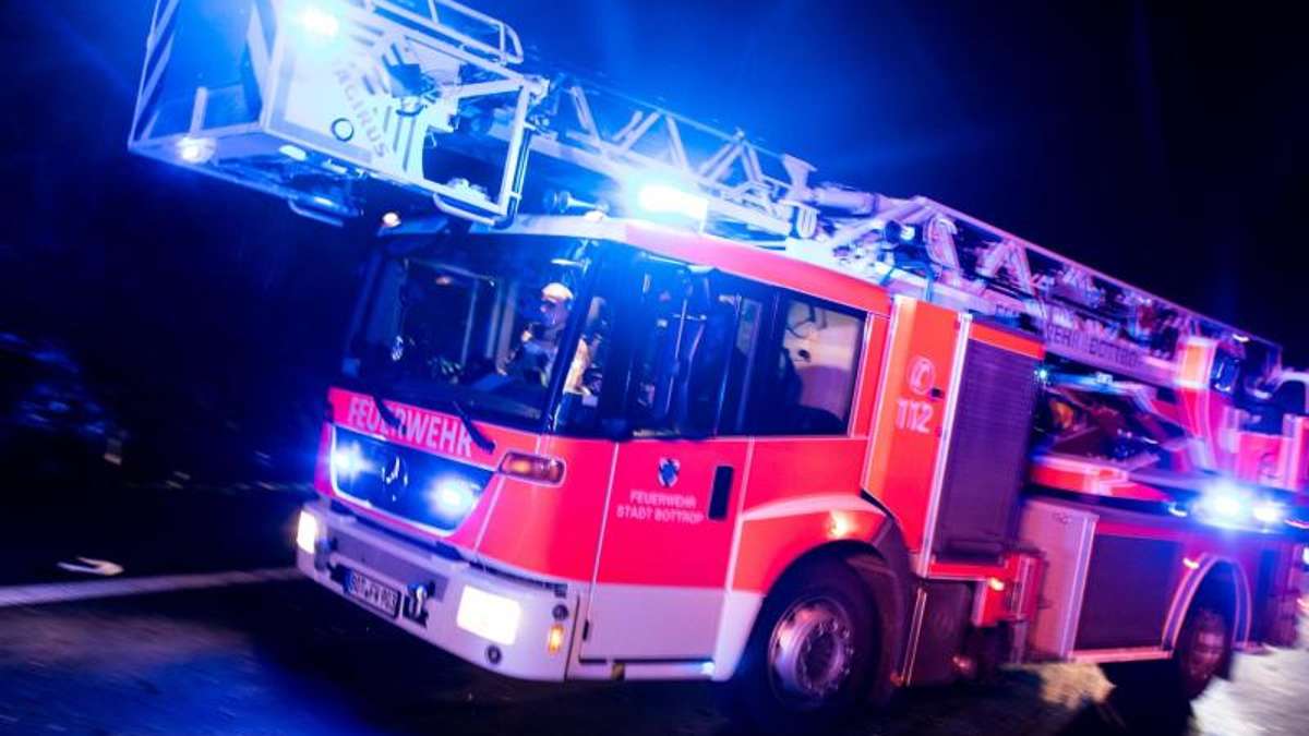 Thüringen: Großbrand: 100 Jahre alte Stadthäuser in Gotha in Flammen