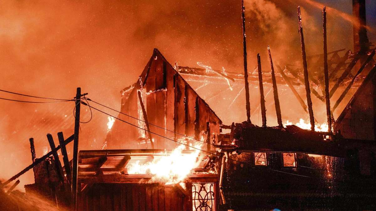 Bad Salzungen: Vier-Seiten-Hof brennt vollständig nieder