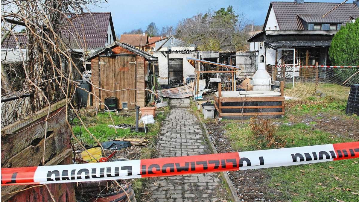 Feuer in Gartenhaus: Einsatz „vermutlich mit Explosion“