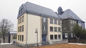 Schule in Schmiedefeld gehört jetzt der Stadt
