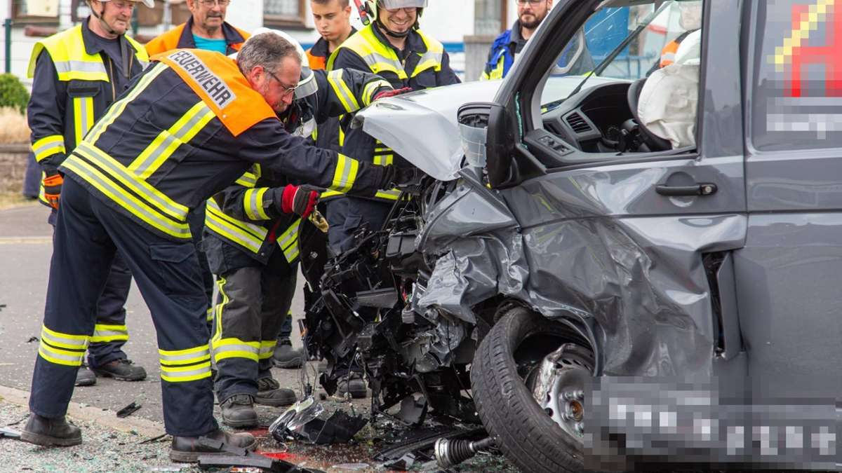Thüringen: Raser flüchtet nach Unfall mit Schwerverletztem: Zeugen gesucht