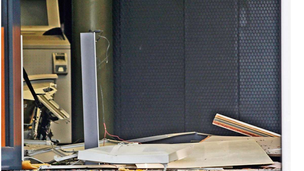 Explosion: Geldautomat gesprengt: Täter auf der Flucht