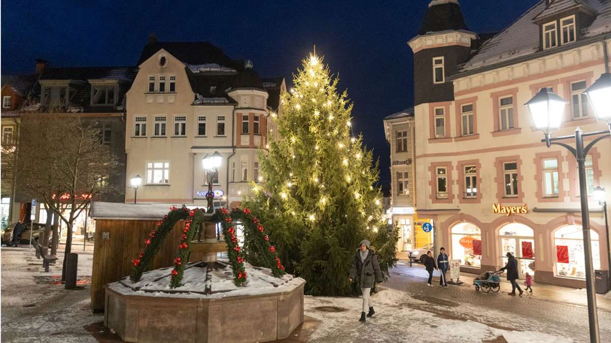 Weihnachtsbaum in Ilmenau: Wo bleiben die Christbaumkugeln?