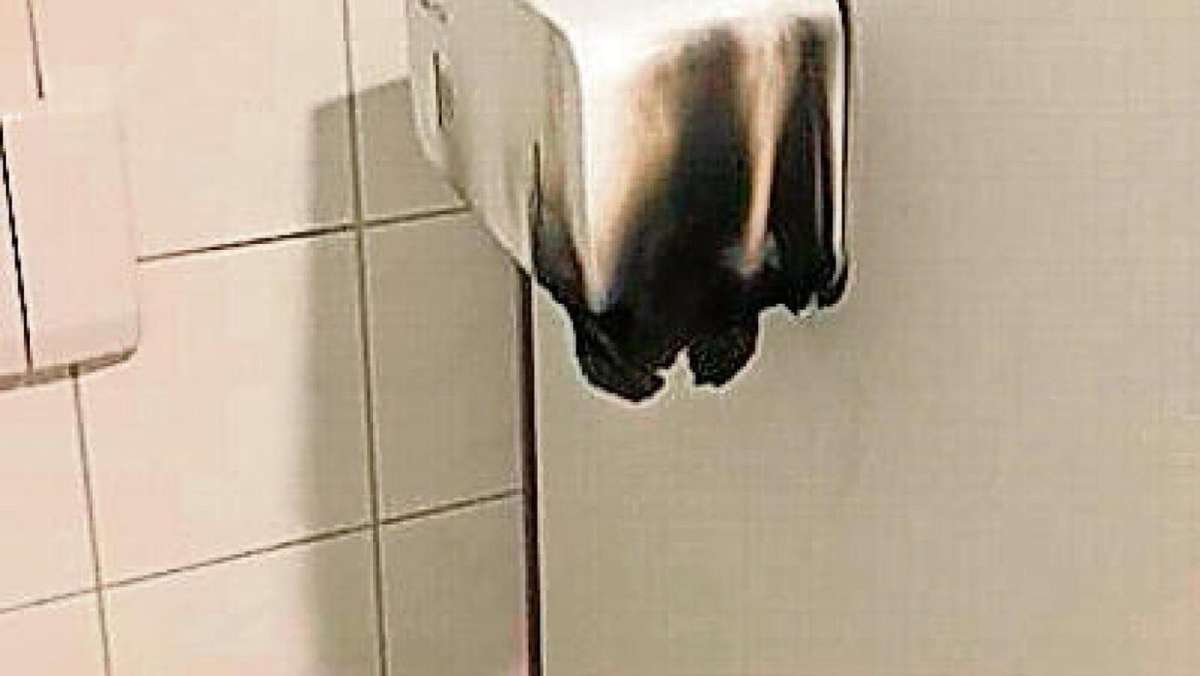 Meiningen: Unbekannter zündet auf Meininger Schultoilette WC-Papier an