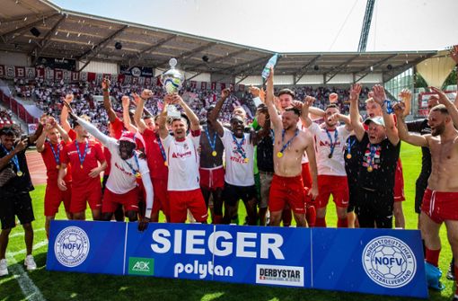 Meister und Aufsteiger: Rot-Weiß Erfurt spielt wieder in der Regionalliga und freut sich auf das Duell gegen Jena. Foto:  