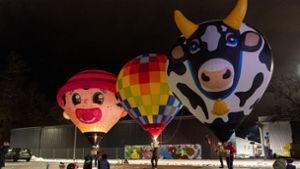 Glühende Ballone und leuchtende Figuren