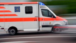 Fußgänger nach Autounfall im Krankenhaus gestorben - Polizei ermittelt