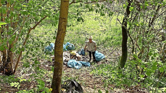 Judenbach: Illegale Müllentsorgung: Freiwillige räumen Abfälle weg