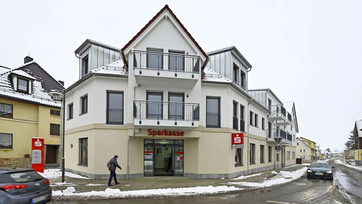 Neues Gebäude eingeweiht: Sparkasse hat knapp vier Millionen Euro investiert