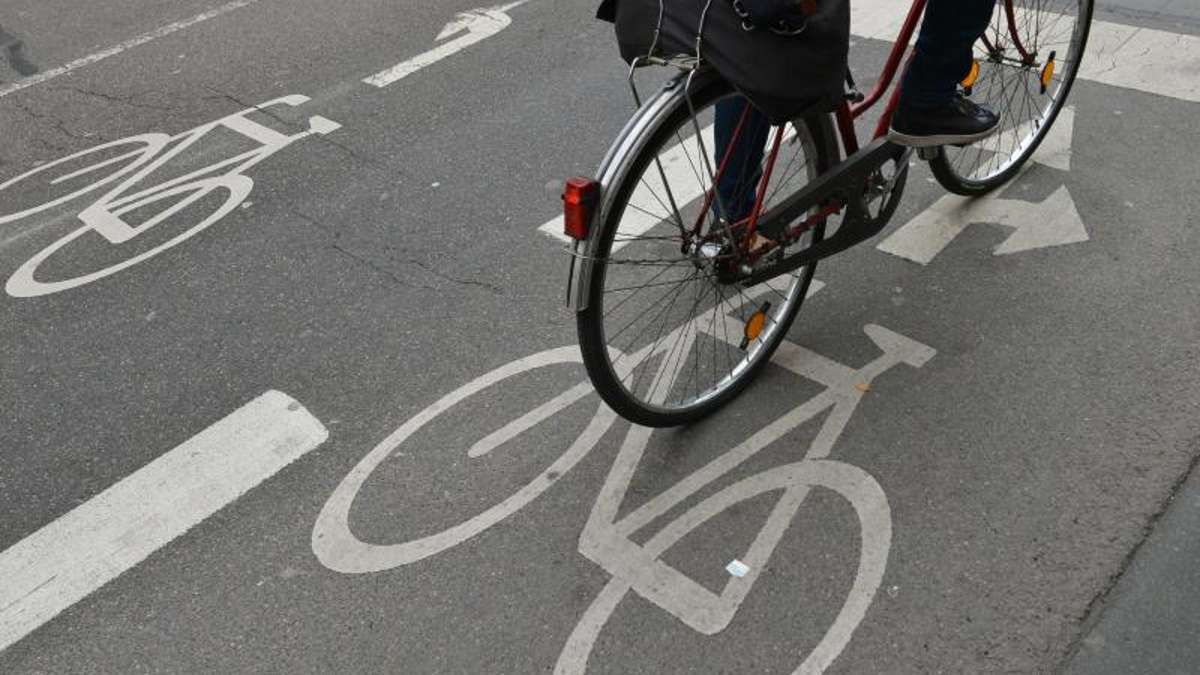 Thüringen: 86-jähriger Autofahrer fährt Radfahrer an und verletzt ihn schwer