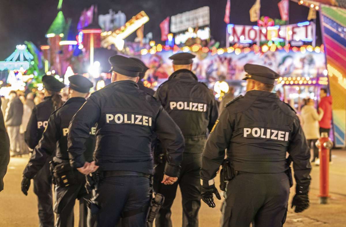 Die Münchner Polizei ist  auf dem Oktoberfest gut beschäftigt. Foto: IMAGO/Wolfgang Maria Weber