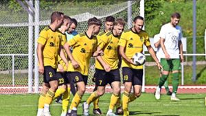 Fußball in Sonneberg: Warum schwarz-gelbe  Gastgeber  schläfrig wirken