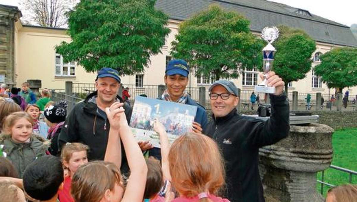Meiningen: Pokal für Sieger beim Kinderlauf
