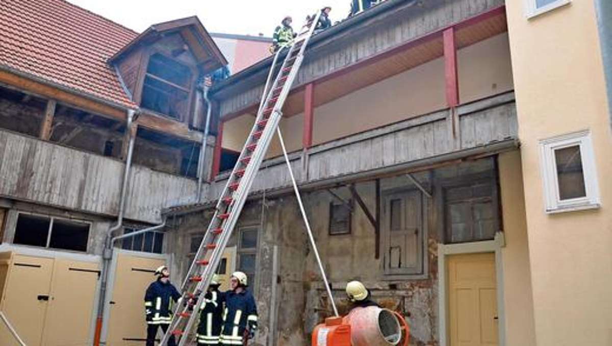Meiningen: Schwelbrand in Meiningen schnell unter Kontrolle