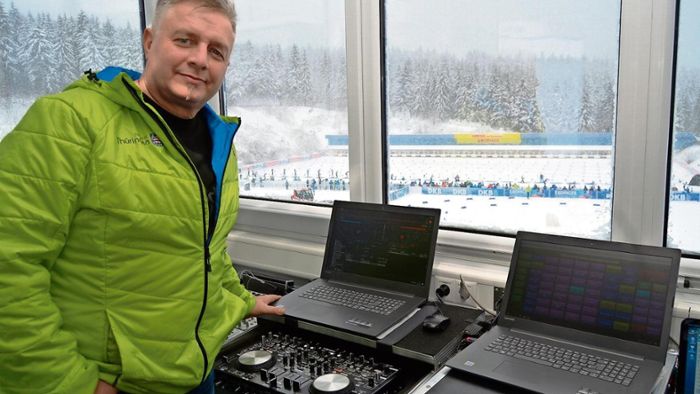 DJ Charly heizt den Fans beim Biathlon-Weltcup ein