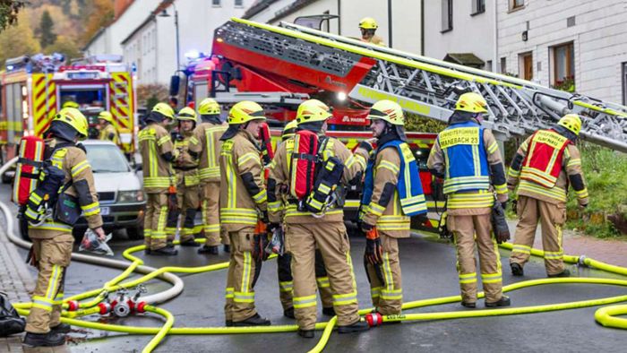 Feuerwehreinsatz: 79-Jähriger erliegt Verletzungen nach Wohnungsbrand
