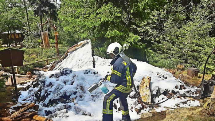 Brandursache unklar: Schau-Meiler  geht in Flammen auf