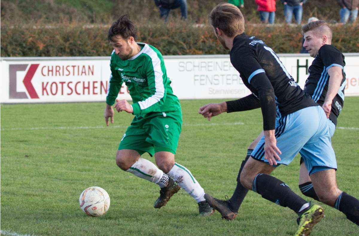 Lukas Mosert (am Ball) im Einsatz für den SV Friesen in der Landesliga Bayern Nordwest gegen den TSV Lengfeld. Foto: Heinrich Weiss /Heinrich Weiss