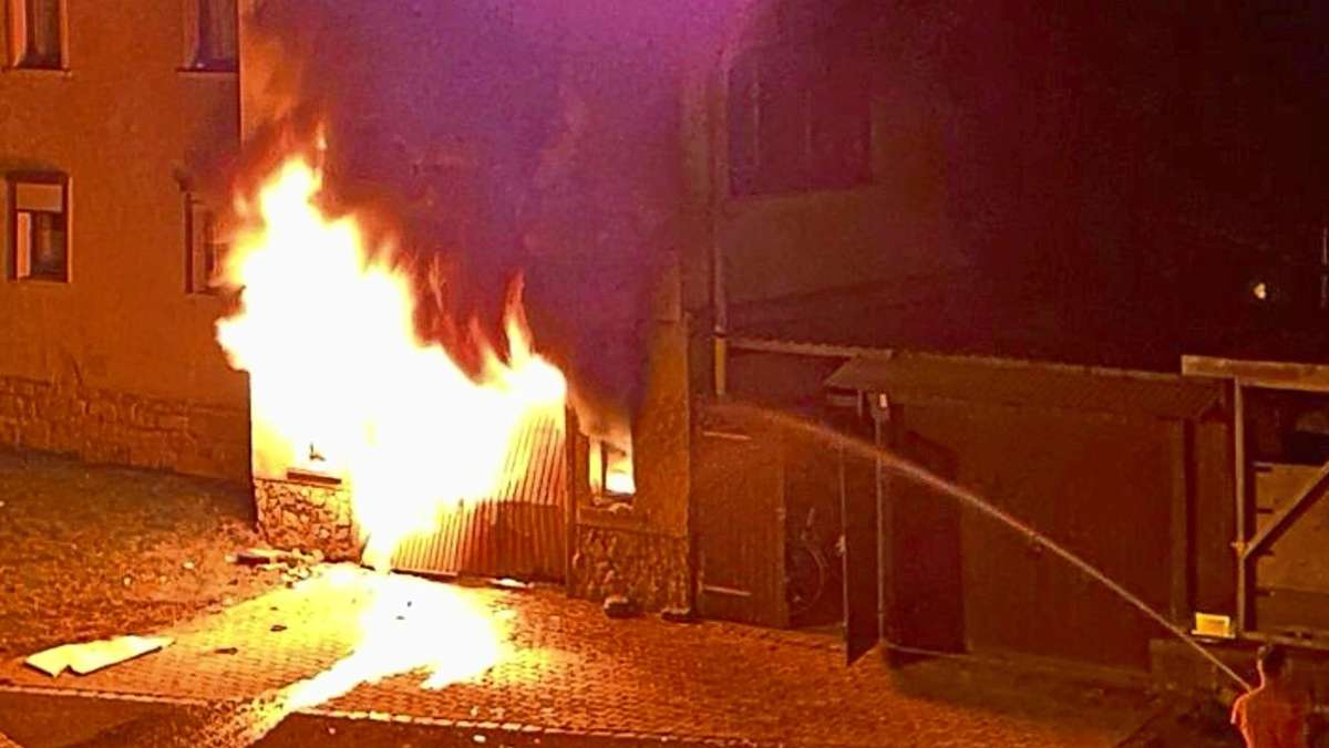 Feuer  zu später Stunde: Explosion zu nächtlicher Stunde schreckte Einwohner auf