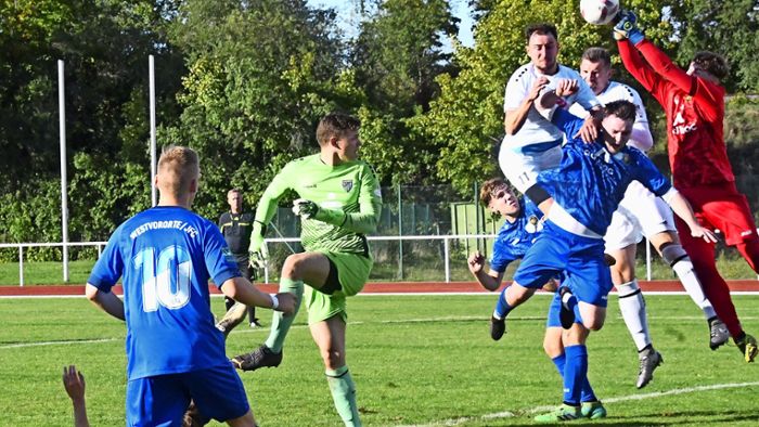 Fußball Thüringenliga: Überraschende Niederlage für Spitzenreiter Arnstadt
