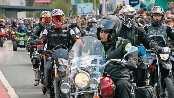 Thüringen: 15. Motorradsternfahrt lockt Tausende