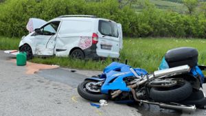 Motorradfahrer kommt bei Zusammenstoß mit Auto ums Leben