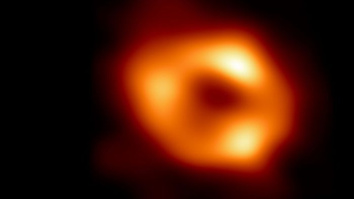 Astronomische Sensation: Das Schwarze Loch im Herzen unserer  Milchstraße