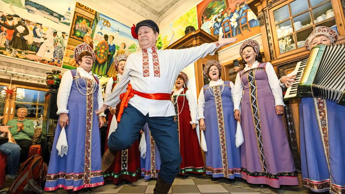 Das russisch-ukrainische Ensemble „Kalinka“ singt und tanzt russische und ukrainische Volkslieder in Gleicherwiesen bei Römhild.