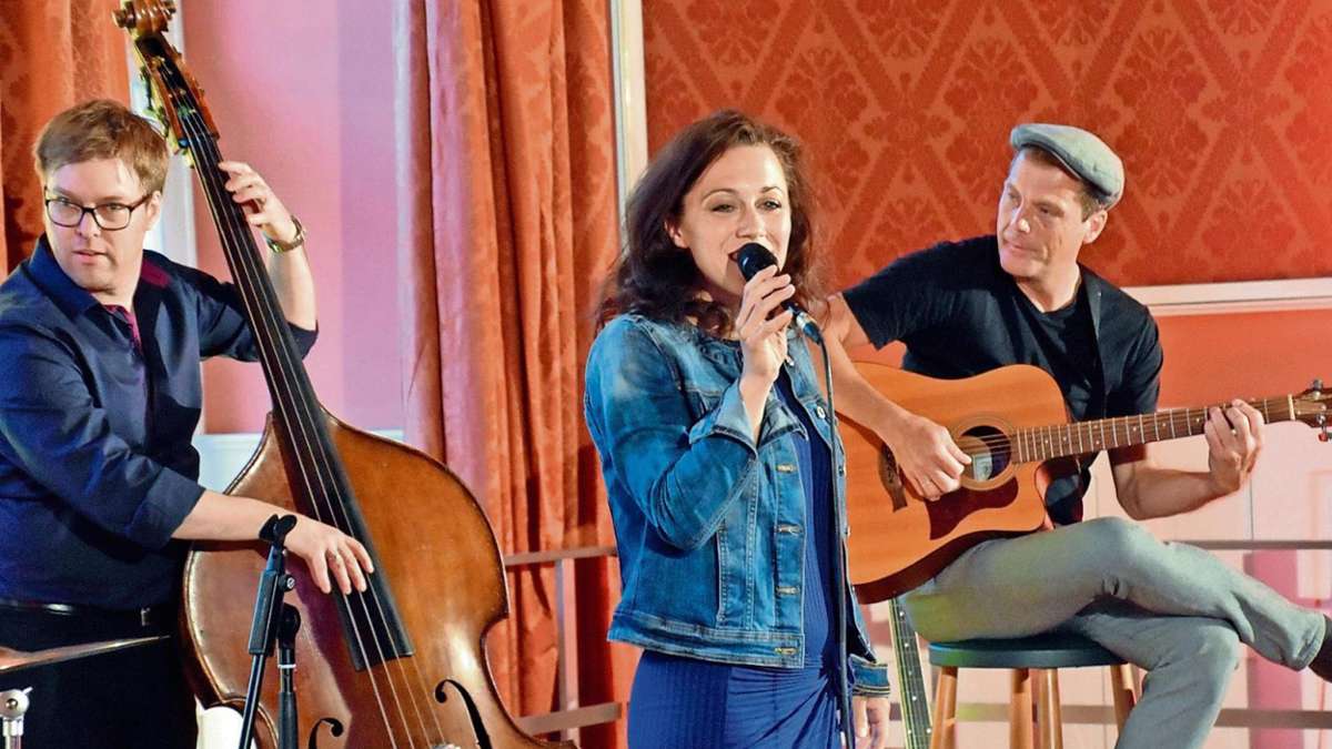 Arnstadt: Musikalische Reise mit Charme und Weiblichkeit