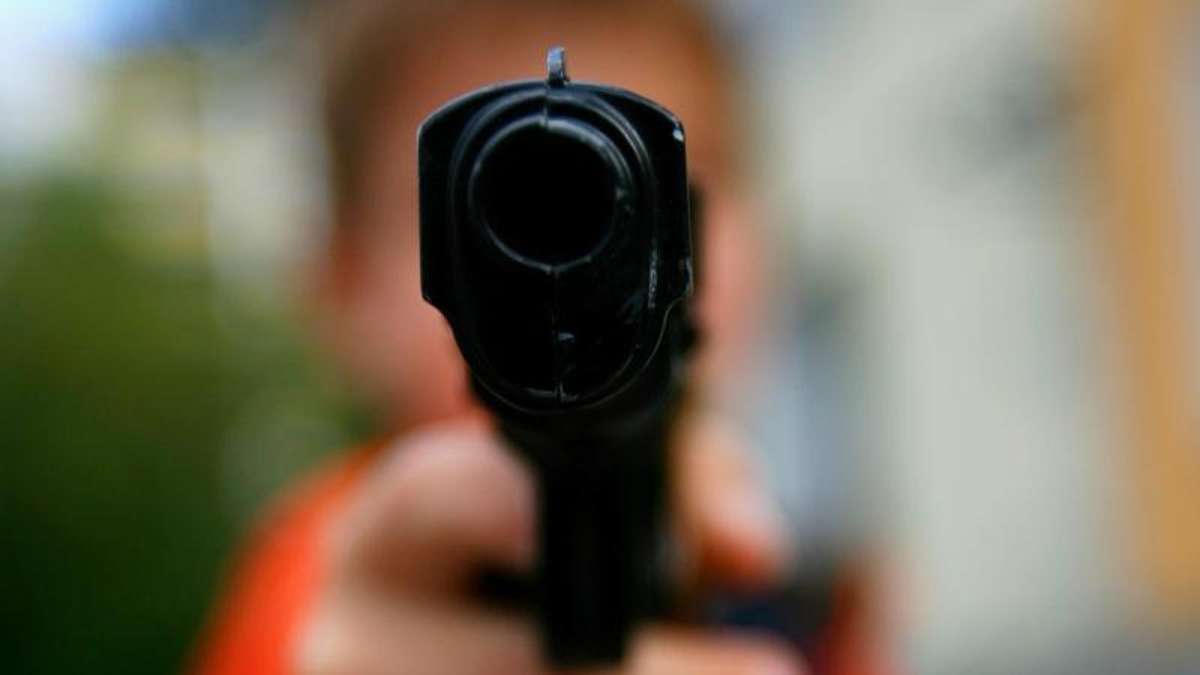 Ilmenau: Mann schießt mit Softairwaffe an Bushaltestelle herum