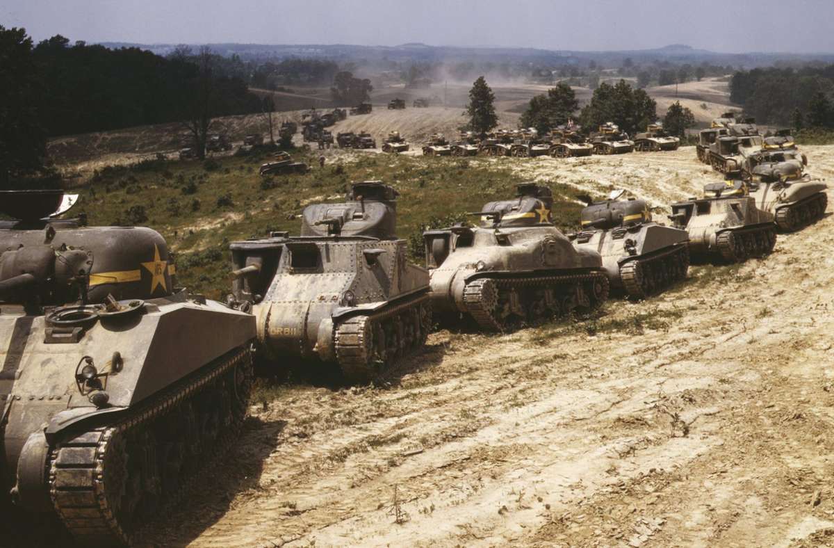 4.064  Sherman M4 Panzer lieferten die USA im Zweiten Weltkrieg an die Sowjetunion. Dazu kamen Kanonen, Flugzeuge, Benzin, Sprengstoffe und weitere Waffen. Foto: imago images / glasshouseimages/Circa Images
